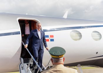 Abinader viajará este viernes a Uruguay para asistir a toma de posesión de Yamandú Orsi