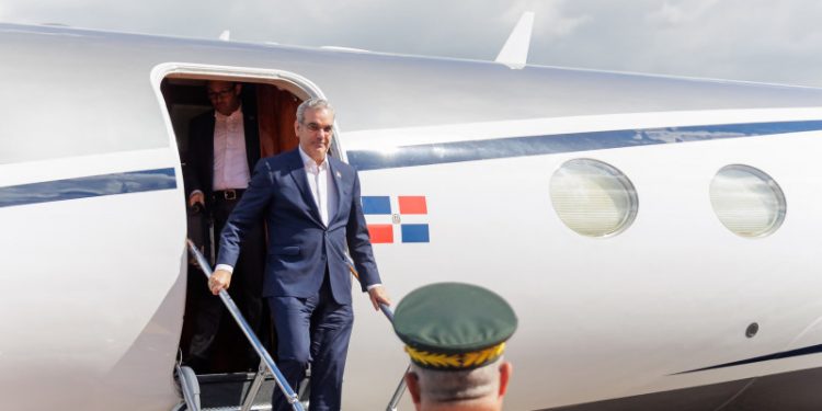 Abinader viajará este viernes a Uruguay para asistir a toma de posesión de Yamandú Orsi