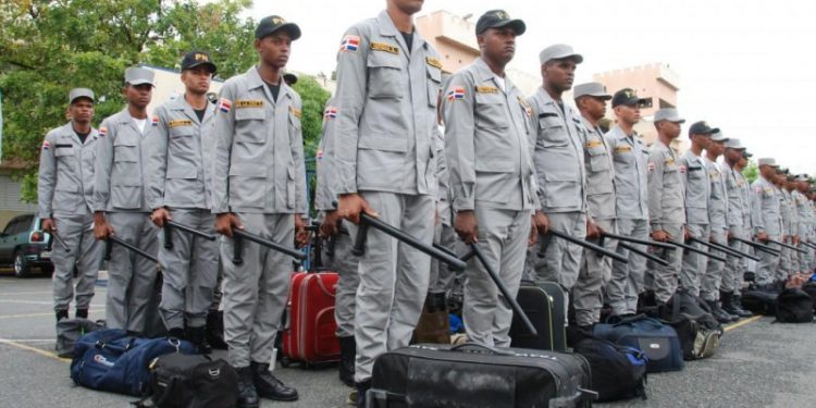 Abinader dispone ascenso de 4,807 agentes de la Policía Nacional