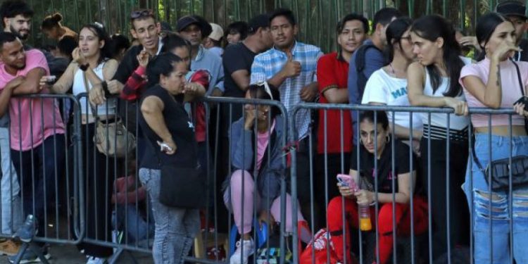 Juez bloquea orden de Trump de detener admisiones de migrantes refugiados