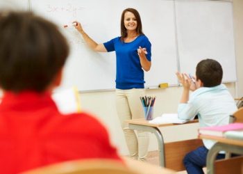Educación y ADP acuerdan aumentar sueldo a los profesores que saquen entre 65 y 69 puntos en la evaluación docente