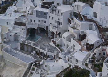 La isla griega de Santorini volvió a registrar dos fuertes terremotos este domingo