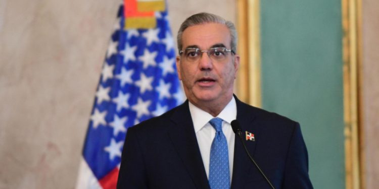 Abinader: “El que le dice a ustedes que va a venir a bajar los precios, eso es populismo barato”