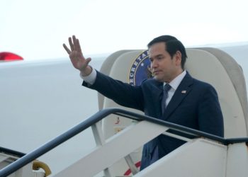 Avión en el que viajaba Marco Rubio rumbo a Múnich sufre un "problema técnico"
