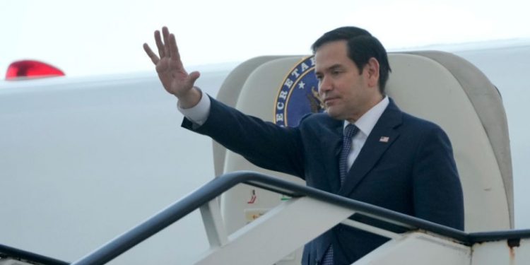 Avión en el que viajaba Marco Rubio rumbo a Múnich sufre un "problema técnico"