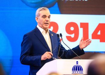 Abinader asegura que "monitorea" la imposición de aranceles por parte de Estados Unidos