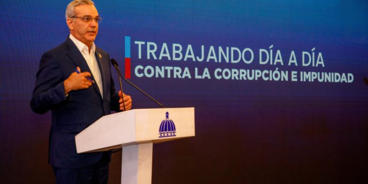 Abinader pide se investigue "más allá" licitación de la OCI cancelada por Contrataciones Públicas