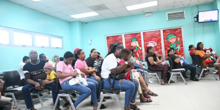 Aumentan casos de niños con vómito y diarrea en consultas y emergencias de clínicas y hospitales