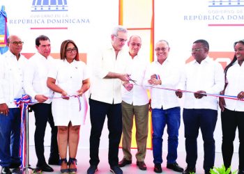 Abinader inaugura carretera en Elías Piña por RD$1,120 MM