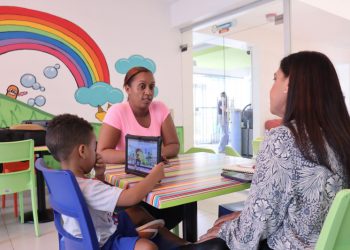 La difícil ruta de los niños con cáncer: Desde motoconchos a guaguas voladoras