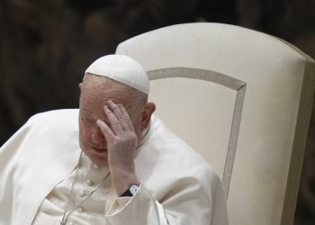 El papa Francisco aún en el hospital se levanta con deseos de trabajar tras una noche tranquila
