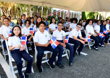 Valoran estudiantes y militares sean protagonistas y columnas vertebrales del país
