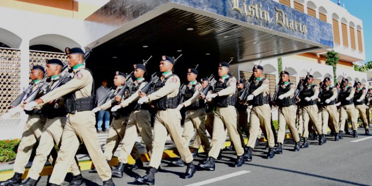 Retiran a 383 miembros del Ejército, Fuerza Aérea y Armada; ascienden de rango a más de 3,500 militares