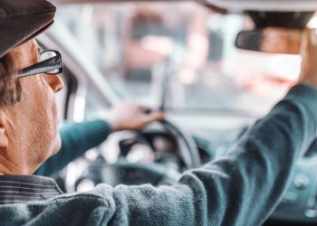 Extensión de renovación de licencias para mayores de 65 años requiere decreto presidencial