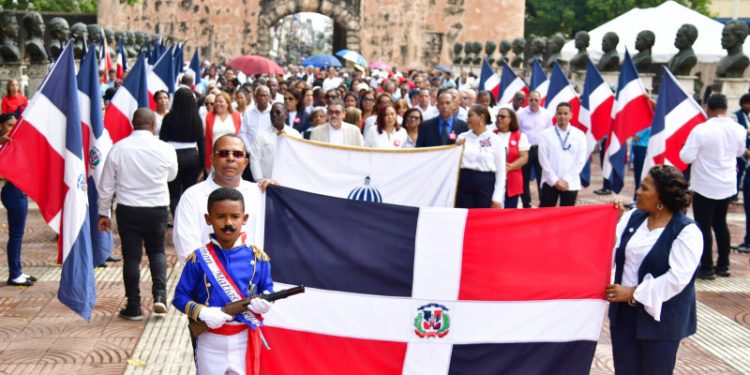 Honran a Mella en el 209 aniversario de su natalicio