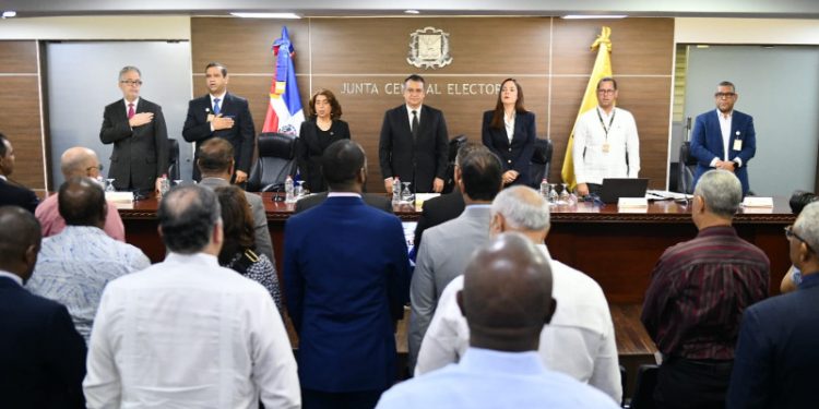 Nueve partidos rechazan ante JCE la sentencia del TC sobre candidaturas independientes