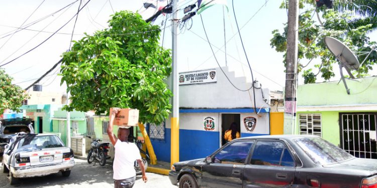 Policía asegura unidades élites patrullan en barrio 27 de Febrero