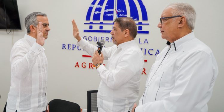 Juramentan a Iván Hernández Guzmán como director de Intabaco