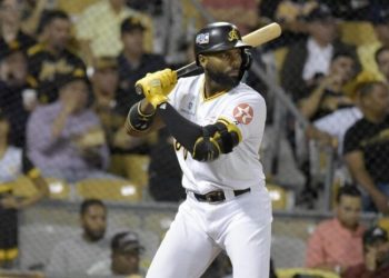 Águilas Cibaeñas retienen a Aderlín Rodríguez