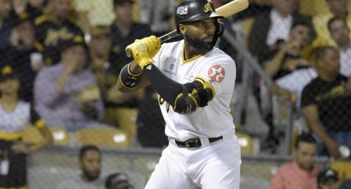 Águilas Cibaeñas retienen a Aderlín Rodríguez