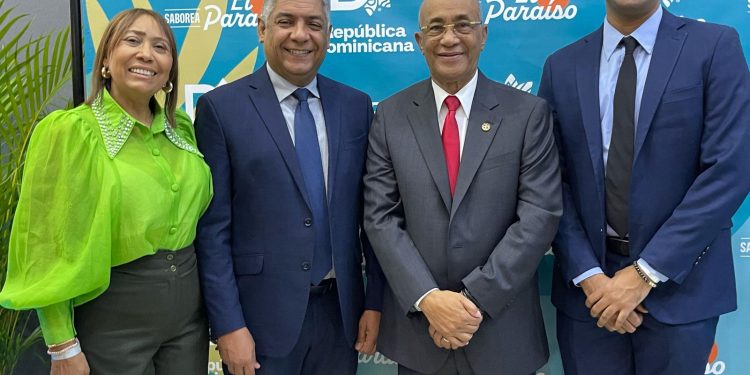 Embajador en Colombia, Clúster Turístico y Alcaldía de Santiago impulsan Alianzas con el Eje Cafetero