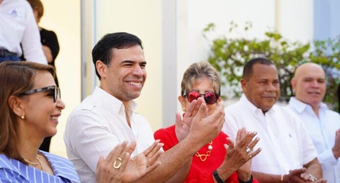 Roberto Ángel supervisa obras y se reúne con gestores culturales de Santiago, SDE y PP