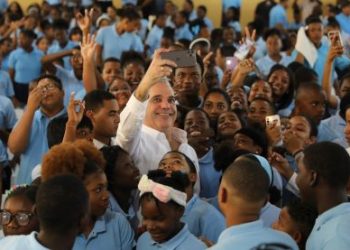 Abinader entregará títulos de propiedad y varias obras en SD