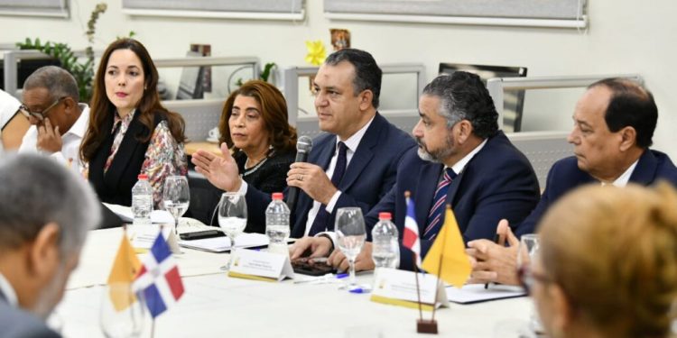 JCE presenta a Sociedad de Diarios proyecto de nueva Cédula de Identidad y Electoral