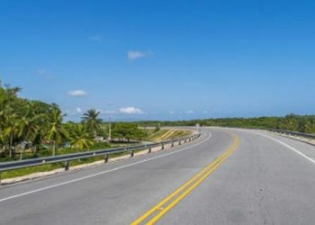 Conductores transitan con temor en autopista del Coral