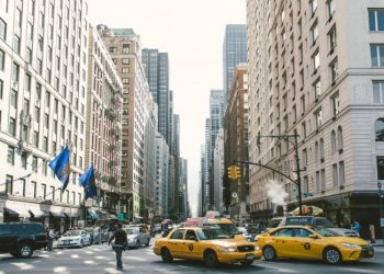 Ciudad de Nueva York exhorta a inmigrantes en carta abierta a acudir por cuidados de salud