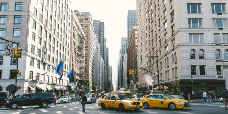 Ciudad de Nueva York exhorta a inmigrantes en carta abierta a acudir por cuidados de salud