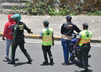 Cerca del 80% de motoristas del país no llevan casco protector, según estudios