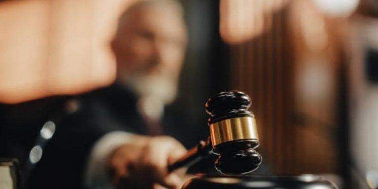 Tribunal condena a 7 y 3 años de prisión a dos acusados de cometer estafa por más de 283 millones