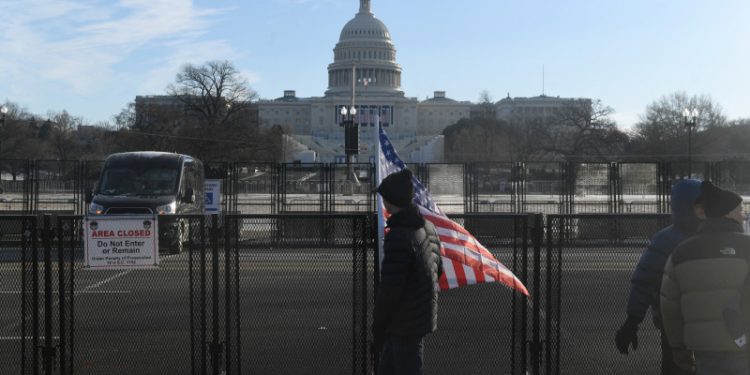 EE.UU. estudia prohibir la entrada de cubanos, venezolanos y otras 41 nacionalidades