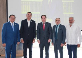 Unión Médica reconoce a José Luis Corripio Estrada por sus aportes al arte, la cultura y el desarrollo del país