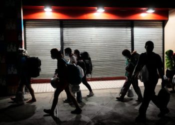 Panamá libera a decenas de migrantes enviados por EE.UU.
