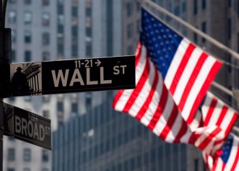 Wall Street cae de nuevo alcanzando un 10% menos