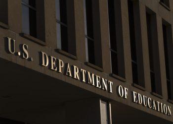 Trump cierra oficinas del Departamento de Educación y está a un paso de desmantelarlo