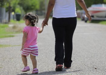 Trump arremete de nuevo contra derecho a la ciudadanía por nacimiento