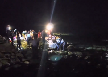 Honduras: Cae al mar Caribe un avión con 17 pasajeros, luego de incendiarse