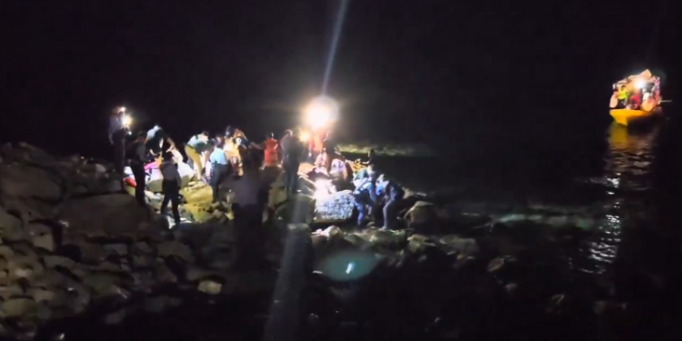 Honduras: Cae al mar Caribe un avión con 17 pasajeros, luego de incendiarse