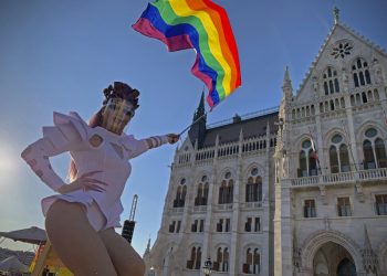 Hungría aprueba ley que prohíbe el desfile de Orgullo LGTBI para "proteger" a menores