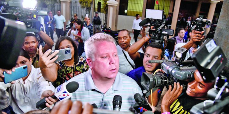 Padre de Joshua Riibe dice no regresará a su país sin su hijo