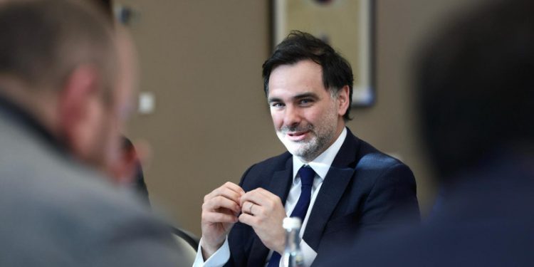 Ministro francés hará recorrido en la línea 2 del metro y el teleférico