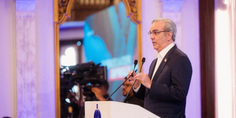 Abinader juzga “absurdas” declaraciones de Amnistía Internacional sobre políticas 'racistas' en RD