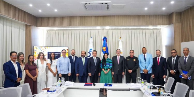 Refuerzan acciones contra el comercio ilícito y lanzan nuevas iniciativas para este 2025