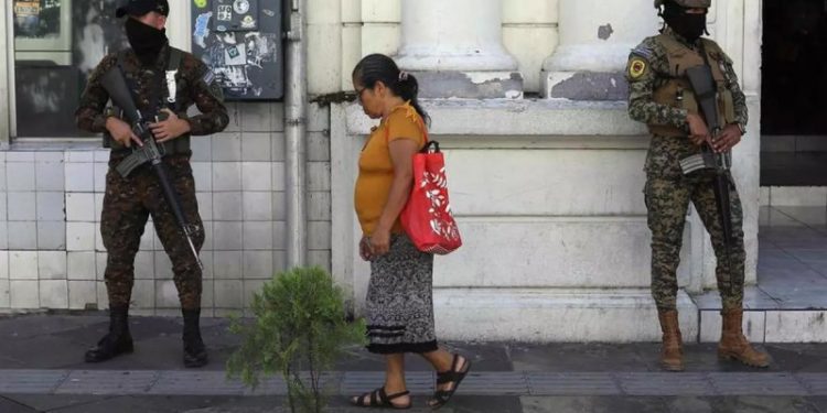 Gobierno de El Salvador recupera 11,000 casas ocupadas por pandilleros