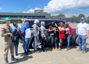 Otros 3 dominicanos detenidos por transporte haitianos ilegales