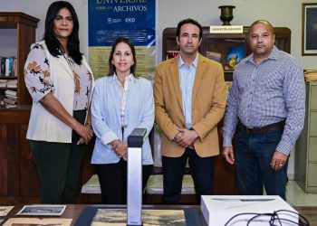 Archivo Histórico de Santiago recibe donación para digitalización de su colección