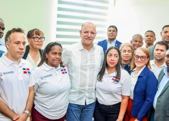 Alcaldía de Santiago otorga becas a tres dirigentes deportivos para el Programa Internacional de Gestión Deportiva